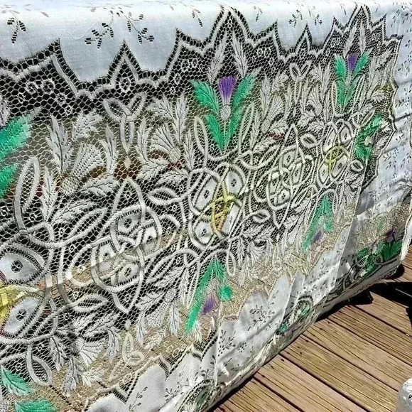 Gorgeous Scottish tablecloth. 68 x 108 oval. - Picture 3 of 6